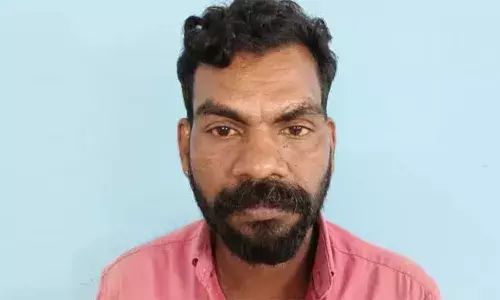 വീട്ടിലെ വൈദ്യുതി ലൈനില്‍ നിന്നു പന്നിക്കു കെണിച്ചുവച്ചു; ഷോക്കേറ്റ് പിടഞ്ഞ് അമ്മ; ജീവന്‍ തിരിച്ചുകിട്ടിയത് തലനാരിഴയ്ക്ക്; മകന്‍ അറസ്റ്റില്‍