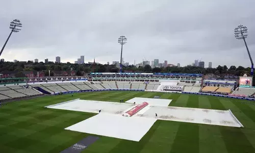 അവസാനദിനം എഡ്ജ്ബാസ്റ്റണില്‍ മഴക്കളി;  ആകാശത്ത് ആശങ്കയുടെ മഴമേഘം;  മത്സരം തുടങ്ങാന്‍ വൈകുന്നത് ഇന്ത്യക്ക് തിരിച്ചടി; നാലു ദിവസം ബാറ്റര്‍മാരെ തുണച്ച പിച്ചില്‍ ഇന്ത്യന്‍ പേസര്‍മാര്‍ വാഴുമോ? പ്രതീക്ഷ കൈവിടാതെ ആരാധകര്‍