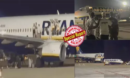 റൺവേയിൽ ലക്ഷ്യസ്ഥാനത്തേക്ക് കുതിക്കാൻ റെഡിയായി നിന്ന വിമാനം; ടേക്ക് ഓഫിന് തൊട്ട് മുമ്പ് പൈലറ്റിനെ പേടിപ്പിച്ച് ആ കോൾ; ഭയന്ന് നിലവിളിച്ച് യാത്രക്കാർ; ചിറകിലൂടെ ചാടിയിറങ്ങിയ ചിലർക്ക് പരിക്ക്; എല്ലാവരും വിരണ്ടത് ചുവന്ന ലൈറ്റ് തെളിഞ്ഞതോടെ!