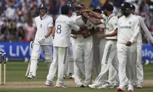 മഴ മാറിയപ്പോള്‍ എഡ്ജ്ബാസ്റ്റണില്‍ വിക്കറ്റ് മഴ! ഒല്ലി പോപ്പിനെയും ഹാരി ബ്രൂക്കിനെയും എറിഞ്ഞിട്ട് ഇംഗ്ലണ്ടിന് ആകാശ് ദീപിന്റെ ഇരട്ട പ്രഹരം; ഉച്ചഭക്ഷണത്തിന് തൊട്ടുമുമ്പ് സ്റ്റോക്‌സും വീണു;   നാല് വിക്കറ്റ് അകലെ ചരിത്രം;  ഇന്ത്യ വിജയപ്രതീക്ഷയില്‍