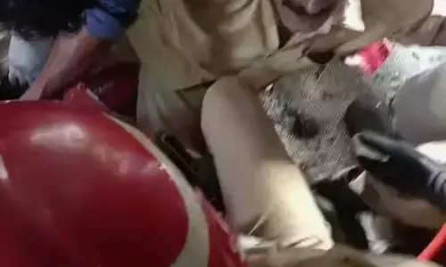 നെയ്യാർഡാമിൽ കെഎസ്ആർടിസി ബസ്സുകൾ തമ്മിൽ കൂട്ടിയിടിച്ച് അപകടം; 10 പേർക്ക് പരിക്ക്; ഡ്രൈവറുടെ കാൽ സ്റ്റിയറിംഗിനിടയിൽ കുരുങ്ങി; ഗുരുതര പരിക്ക്