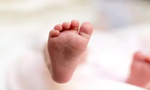 സുന്നത്ത് കർമ്മത്തിനായി അനസ്തേഷ്യ നൽകുന്നതിനിടെ ശ്വാസം മുട്ടി പിഞ്ചു കുഞ്ഞിന് ദാരുണാന്ത്യം; കേസെടുത്ത് പോലീസ്; ഞെട്ടൽ മാറാതെ നാട്ടുകാർ; സംഭവം കാക്കൂരിൽ