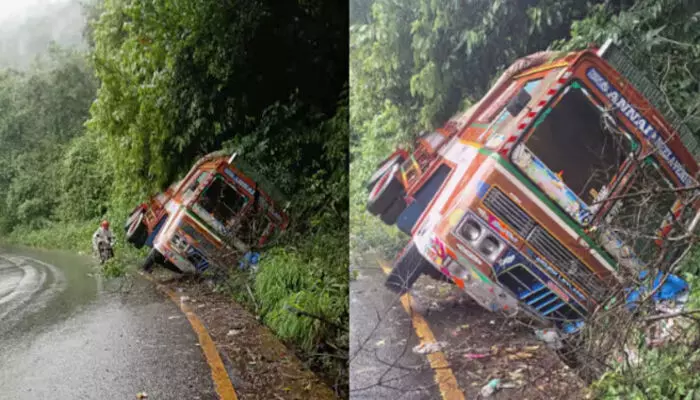 പാതിരാത്രി ചരക്കുമായി ചുരമിറങ്ങുന്നതിനിടെ അപകടം; ലോറി റോഡിൽ നിന്ന് തെന്നിമാറി; ഒഴിവായത് വൻ അപകടം; സംഭവം താമരശ്ശേരി ചുരത്തിൽ പാതിരാത്രി ചരക്കുമായി ചുരമിറങ്ങുന്നതിനിടെ അപകടം; ലോറി റോഡിൽ നിന്ന് തെന്നിമാറി; ഒഴിവായത് വൻ അപകടം; സംഭവം താമരശ്ശേരി ചുരത്തിൽ