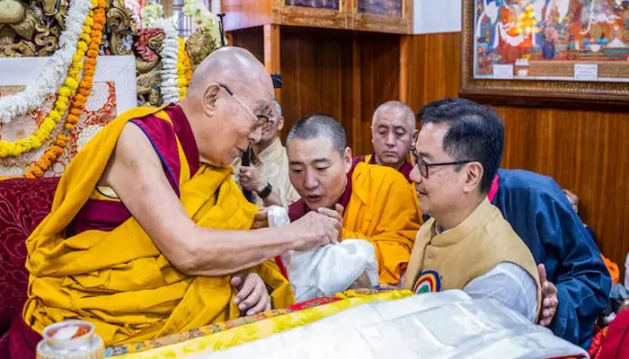 ചൈനയുടെ ആഭ്യന്തര കാര്യങ്ങളില് കൈകടത്താന് ദലൈലാമ പ്രശ്നം ഇന്ത്യ ദുരുപയോഗിക്കുന്നു; മതത്തിന്റെ മറവില് ടിബറ്റിനെ വേര്പ്പെടുത്താന് പരിശ്രമിക്കുന്ന ദലൈലാമയ്ക്ക് ഇന്ത്യ ഒത്താശ ചെയ്യരുതെന്നും മുന്നറിയിപ്പ്; പ്രധാനമന്ത്രി പിറന്നാള് ആശംസകള് നേര്ന്നതിലും അതൃപ്തി; പഴയ നിലപാടില് അണുവിട മാറ്റില്ലാതെ ചൈന ചൈനയുടെ ആഭ്യന്തര കാര്യങ്ങളില് കൈകടത്താന് ദലൈലാമ പ്രശ്നം ഇന്ത്യ ദുരുപയോഗിക്കുന്നു; മതത്തിന്റെ മറവില് ടിബറ്റിനെ വേര്പ്പെടുത്താന് പരിശ്രമിക്കുന്ന ദലൈലാമയ്ക്ക് ഇന്ത്യ ഒത്താശ ചെയ്യരുതെന്നും മുന്നറിയിപ്പ്; പ്രധാനമന്ത്രി പിറന്നാള് ആശംസകള് നേര്ന്നതിലും അതൃപ്തി; പഴയ നിലപാടില് അണുവിട മാറ്റില്ലാതെ ചൈന