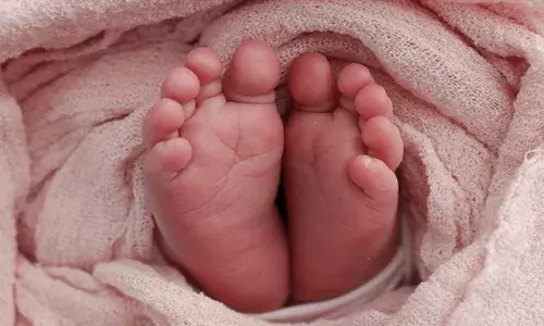 ചേലാകര്‍മത്തിനായി സ്വകാര്യ ആശുപത്രിയില്‍ എത്തിച്ചു; കോഴിക്കോട് രണ്ടു മാസം പ്രായമുള്ള കുഞ്ഞ് മരിച്ചു: മരണം ചേലാകര്‍മത്തിനു മുന്നോടിയായി കുഞ്ഞിനു മരുന്നു നല്‍കിയ പിന്നാലെ