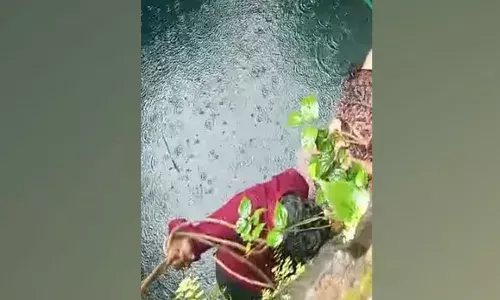 നിറയെ വെള്ളമുള്ള കിണറ്റില്‍ വീണ് വയോധിക; മരിച്ചെന്ന് കരുതി പുറത്തെടുക്കുമ്പോള്‍ കണ്‍പോളകളില്‍ അനക്കം:  അത്ഭുതകരമായി രക്ഷപ്പെട്ടത് 68കാരി