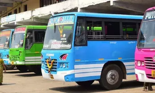 ചര്‍ച്ചയില്‍ ധാരണയായില്ല; ചൊവ്വാഴ്ച സ്വകാര്യ ബസ് ഉടമകളുടെ സൂചന പണിമുടക്ക്; 22 മുതല്‍ അനിശ്ചിതകാല സമരം