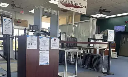 വിമാനത്താവള സുരക്ഷയില് പുതിയ യുഗം: ഷൂസ് അഴിക്കാതെ ഇനി പറക്കാം വിമാനത്താവള സുരക്ഷയില് പുതിയ യുഗം: ഷൂസ് അഴിക്കാതെ ഇനി പറക്കാം