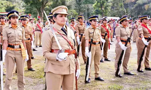 പൊലീസ് യൂണിഫോമില്‍ വ്യക്തിഗത അക്കൗണ്ടില്‍ ചിത്രം പങ്കുവയ്ക്കാന്‍ പാടില്ല; വനിതാ പൊലീസുകാര്‍ക്ക് സോഷ്യല്‍ മീഡിയ ഉപയോഗത്തിന് നിയന്ത്രണമേര്‍പ്പെടുത്തി സര്‍ക്കുലര്‍