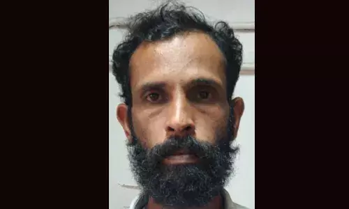 മുന്‍ വിരോധം കാരണം അതിക്രമിച്ചു കയറി വെട്ടിയത് യുവതിയെ; തടയാന്‍ ശ്രമിച്ച മകളായ പന്ത്രണ്ടുകാരിയുടെ കൈയ്ക്ക് ഗുരുതര പരുക്കേറ്റു; പ്രതിക്ക് ജീവപര്യന്തം ശിക്ഷ വിധിച്ച് കോടതി