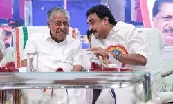രാഹുല് ഗാന്ധിയുമായും കെ സിയുമായും ജോസ് കെ മാണി കൂടിക്കാഴ്ച നടത്തിയെന്നും മറുകണ്ടം ചാടുമെന്നും വാര്ത്ത; വന്യജീവി സംഘര്ഷം ചര്ച്ച ചെയ്യാന് അടിയന്തര നിയമസഭാ സമ്മേളനം വിളിക്കണമെന്ന ആവശ്യവും മുന്നണി മാറ്റത്തിന്റെ സൂചന? കേരളാ കോണ്ഗ്രസിനെ കണ്ട് ആരും വെള്ളം തിളപ്പിക്കേണ്ടെന്ന ചെയര്മാന്റെ കുറിപ്പോടെ അഭ്യൂഹങ്ങള്ക്ക് അര്ദ്ധവിരാമം രാഹുല് ഗാന്ധിയുമായും കെ സിയുമായും ജോസ് കെ മാണി കൂടിക്കാഴ്ച നടത്തിയെന്നും മറുകണ്ടം ചാടുമെന്നും വാര്ത്ത; വന്യജീവി സംഘര്ഷം ചര്ച്ച ചെയ്യാന് അടിയന്തര നിയമസഭാ സമ്മേളനം വിളിക്കണമെന്ന ആവശ്യവും മുന്നണി മാറ്റത്തിന്റെ സൂചന? കേരളാ കോണ്ഗ്രസിനെ കണ്ട് ആരും വെള്ളം തിളപ്പിക്കേണ്ടെന്ന ചെയര്മാന്റെ കുറിപ്പോടെ അഭ്യൂഹങ്ങള്ക്ക് അര്ദ്ധവിരാമം