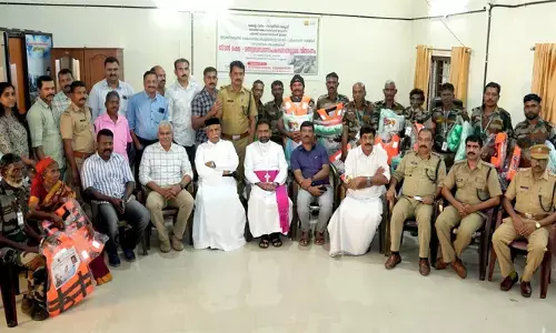 വനവാസികളായ മത്സ്യത്തൊഴിലാളികള്‍ക്ക് മീന്‍ വലകളും ലൈഫ് ജാക്കറ്റുകളും എത്തിച്ച് മമ്മൂട്ടി; സാമൂഹിക സേവനത്തിന് മമ്മൂട്ടി ഉത്തമമാതൃക എന്ന് ബിഷപ്പ് ജോണ്‍ നെല്ലിക്കുന്നേല്‍