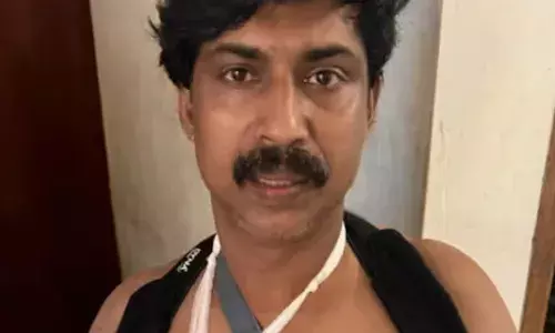 ഓട്ടോ ഡ്രൈവറെ വളഞ്ഞിട്ട് തല്ലിച്ചതച്ചു; ആക്രമിച്ചത് നടപ്പാതയിലേക്ക് ഓടിച്ചു കയറ്റിയെന്ന് ആരോപിച്ച്; ഇരുകൈകള്‍ക്കും തോളെല്ലിനും പരിക്ക്