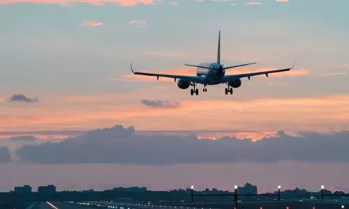 ടേക്ക് ഓഫ് ചെയ്യുന്നതിനിടെ റണ്‍വേയില്‍ പ്രവേശിച്ചു;  വിമാനത്തിന്റെ എഞ്ചിനില്‍ കുടുങ്ങി യുവാവ് മരിച്ചു: ഇറ്റലിയിലെ ബെര്‍ഗാമോ വിമാനത്താവളത്തില്‍ 19 വിമാനങ്ങള്‍ റദ്ദാക്കി: ഒന്‍പത് വിമാനങ്ങള്‍ വഴിതിരിച്ച് വീട്ടു