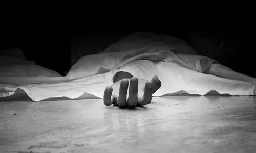 സ്വകാര്യ വിഡിയോ പ്രചരിപ്പിക്കുമെന്ന് ഭീഷണിപ്പെടുത്തി മൂന്ന് കോടി രൂപയും ആഡംബര കാറും തട്ടിയെടുത്തു;  കടുത്ത മാനസിക സമ്മര്‍ദത്തെ തുടര്‍ന്ന്  ചാര്‍ട്ടേഡ് അക്കൗണ്ടന്റായ യുവാവ് ജീവനൊടുക്കി