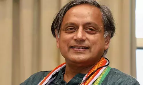 കേശവദേവ് സാഹിത്യപുരസ്‌കാരം ശശി തരൂരിന്; പുരസ്‌കാരമായി ലഭിക്കുന്നത്  50,000 രൂപയും ശില്‍പവും