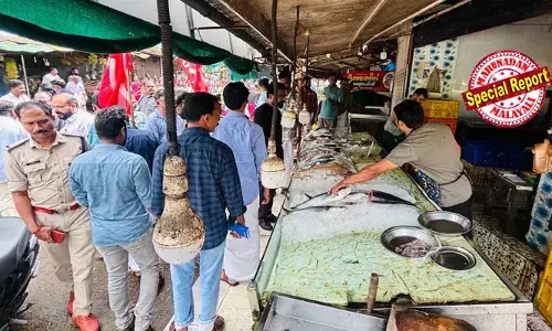 കട തുറക്കാന്‍ ആരു പറഞ്ഞു? അടച്ചില്ലെങ്കില്‍ മീനില്‍ മണ്ണെണ്ണ ഒഴിക്കും, കത്തിക്കും; മുക്കം മാര്‍ക്കറ്റിലെ മീന്‍കടക്കാരനുനേരെ സിപിഎം നേതാവിന്റെ ഭീഷണി; പോലീസ് നോക്കി നില്‍ക്കെ തുറന്ന് പ്രവര്‍ത്തിച്ച മാള്‍ ബലമായി അടപ്പിച്ച് സമരാനുകൂലികള്‍; ദേശീയ പണിമുടക്കിന്റെ മറവില്‍ വ്യാപക അക്രമം