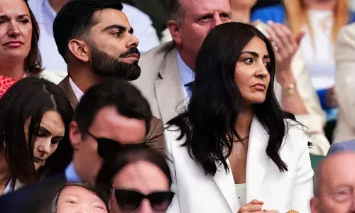 38 വയസ്സുകാരനായ ജോക്കോവിച്ചിന്റെ മത്സരം കാണാന്‍ 36ാം വയസ്സില്‍ വിരമിച്ച കോലി; വിരമിക്കല്‍ തീരുമാനം പിന്‍വലിച്ച് ടെസ്റ്റ് ക്രിക്കറ്റിലേക്ക് മടങ്ങിയെത്തണമെന്ന് ആരാധകര്‍; ടെസ്റ്റില്‍ നിന്നുള്ള അപ്രതീക്ഷിത വിരമിക്കലിന്റെ കാരണം തമാശയോടെ പറഞ്ഞ് മുന്‍ ഇന്ത്യന്‍ നായകന്‍