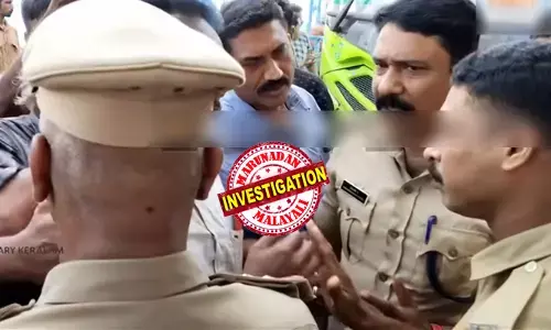 സൈനിക ക്യാമ്പിലേക്ക് സാധനങ്ങള്‍ എത്തിക്കാനുള്ള വാഹനം തടഞ്ഞ് ചാവി ഊരിയെടുത്ത് സമരാനുകൂലികള്‍; തടയാന്‍ ശ്രമിച്ച പോലീസുകാരനെ കയ്യേറ്റം ചെയ്യാന്‍ ശ്രമം; മൗനം പാലിച്ച് ഒപ്പമുള്ള പൊലീസുകാര്‍; വീഡിയോ പ്രചരിച്ചതോടെ കടുത്ത വിമര്‍ശനം