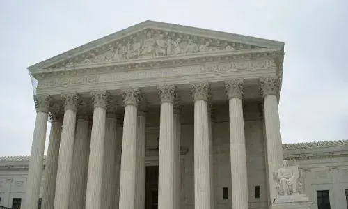 സര്ക്കാര് ജീവനക്കാരെ വന്തോതില് പിരിച്ചുവിടാന് ട്രംപിന് സുപ്രീം കോടതിയുടെ അനുമതി സര്ക്കാര് ജീവനക്കാരെ വന്തോതില് പിരിച്ചുവിടാന് ട്രംപിന് സുപ്രീം കോടതിയുടെ അനുമതി