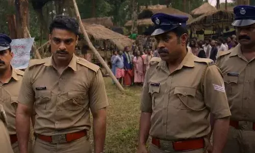 മറവികൾക്കെതിരായ ഓർമ്മയുടെ പോരാട്ടം; പ്രഖ്യാപിച്ചതിലും നേരത്തെ ടോവിനോ ചിത്രമെത്തി; നരിവേട്ട സോണിലിവില്‍ സ്‌ട്രീമിംഗ്‌ ആരംഭിച്ചു