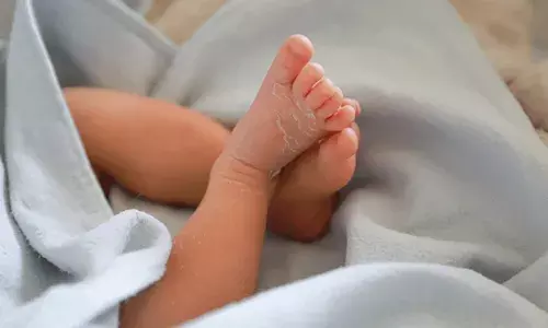 ജനിച്ചതിന് പിന്നാലെ ഡോക്ടര്‍മാര്‍ മരിച്ചെന്ന് വിധിയെഴുതി; 12 മണിക്കൂറിന് ശേഷം അടക്കത്തിന് തൊട്ടു മുമ്പ് കുഞ്ഞ് കരഞ്ഞു: ആശുപത്രിക്കെതിരെ പരാതി നല്‍കി കുടുംബം