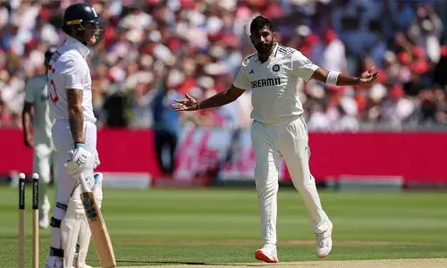 ലോഡ്‌സ് ടെസ്റ്റില്‍ ജോ റൂട്ടിന് സെഞ്ച്വറി; കരിയറിലെ 37ാം സെഞ്ച്വറി പൂര്‍ത്തിയാക്കിയതിന് പിന്നാലെ റൂട്ടിനെ ബൗള്‍ഡാക്കി ബുംറ; സ്റ്റോക്സിനേയും വോക്സിനേയും ജസ്പ്രീത് പുറത്താക്കിതോടെ ഇംഗ്ലണ്ടിന് തകര്‍ച്ച