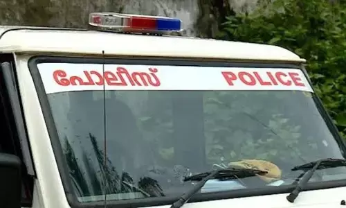 ദുർ​ഗന്ധം വമിച്ചതിനെ തുടർന്ന് പരിശോധന; വാഴത്തോട്ടത്തില്‍ നിന്ന് കണ്ടെത്തിയത് മൂന്ന് ദിവസം പഴക്കമുള്ള മൃതദേഹം; അന്വേഷണം ആരംഭിച്ച് പോലീസ്