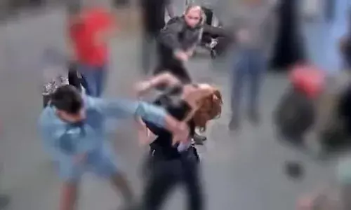 മാഞ്ചസ്റ്റര്‍ എയര്‍പോര്‍ട്ടില്‍ പാക്കിസ്ഥാനികളുടെ അഴിഞ്ഞാട്ടം; മര്‍ദനമേറ്റ് പോലീസുകാരിയുടെ മുഖത്ത് നിന്ന് ചോരയൊലിച്ചു