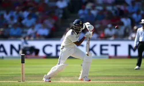 അര്‍ധസെഞ്ച്വറിയുമായി പൊരുതി രാഹുല്‍; പ്രതീക്ഷയുണര്‍ത്തി ബാറ്റിങ്ങിനിറങ്ങി ഋഷഭ് പന്തും; ഒന്നാം ഇന്നിങ്‌സില്‍ ഇന്ത്യക്ക് മൂന്നുവിക്കറ്റ് നഷ്ടം; രണ്ടാം ദിനം ഇന്ത്യ 3 ന് 145