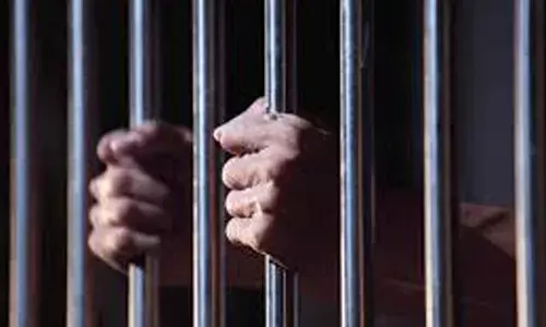 മറ്റൊരാളുമായി ലൈംഗിക ബന്ധം; അച്ഛനോട് പറയുമെന്ന് പറഞ്ഞ മകനെ മര്‍ദിച്ച കേസില്‍ അമ്മയ്ക്കും ആണ്‍സുഹൃത്തിനും കഠിന തടവ്