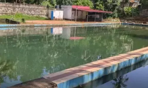 മതിൽ ചാടി കടന്ന് നീന്തൽ കുളത്തിൽ കുളിക്കാനിറങ്ങി; രണ്ട് വിദ്യാർത്ഥികൾക്ക് ദാരുണാന്ത്യം; സംഭവം നെടുമങ്ങാട്ടെ നീന്തൽ പരിശീലന കുളത്തിൽ