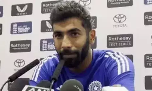 ആരുടെയോ ഭാര്യ വിളിക്കുന്നുണ്ട്;  ഞാനത് എടുക്കുന്നില്ല,  മാറ്റിവെക്കുന്നു;  വാര്‍ത്താസമ്മേളനത്തിനിടെ മൈക്കിന് അടുത്തിരുന്ന ഫോണ്‍ റിംഗ് ചെയ്തപ്പോള്‍ ബുമ്രയുടെ മറുപടി