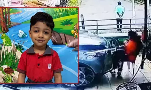 ഇലട്രിക് ചാർജിങ് സ്റ്റേഷനിലേക്ക് കാർ പാഞ്ഞ് കയറി നാല് വയസുകാരന് ദാരുണാന്ത്യം; അമ്മ ഗുരുതരാവസ്ഥയിൽ; സംഭവം കോട്ടയത്ത്