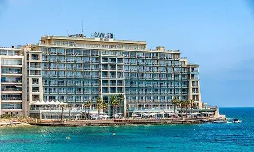 മാള്‍ട്ടയില്‍ ഹോട്ടല്‍ ബാല്‍ക്കണിയില്‍ നിന്നും വീണ് ബ്രിട്ടീഷുകാരന്‍ മരിച്ചു; അപകടം പുലര്‍ച്ചെ നാലു മണിയോടെ