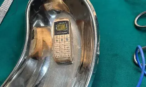 കര്‍ണാടകത്തില്‍ തടവുപുള്ളി മൊബൈല്‍ഫോണ്‍ വിഴുങ്ങി; ശസ്ത്രക്രിയയിലൂടെ പുറത്തെടുത്തു