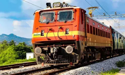 തിരുവള്ളൂരിലെ ചരക്ക് ട്രെയിനിലെ തീപിടിത്തം: എട്ട് സര്‍വീസുകള്‍ പൂര്‍ണമായി റദ്ദാക്കി; ഭാഗികമായി റദ്ദാക്കിയവയില്‍ കേരളത്തില്‍ നിന്നുള്ള സര്‍വീസുകളും