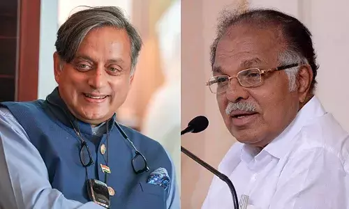 ഇന്ദിരാ ഗാന്ധിയെയും അടിയന്തരാവസ്ഥയെയും വിമര്‍ശിക്കുന്ന തരൂര്‍ എന്തിന് കോണ്‍ഗ്രസില്‍ ചേര്‍ന്നു? അന്ന് കോണ്‍ഗ്രസിനോട് ചേര്‍ന്നാല്‍ അധികാരത്തിന്റെ അപ്പ കഷ്ണങ്ങള്‍ ലഭിക്കും; ഇപ്പോള്‍ വല്ലതും കിട്ടണമെങ്കില്‍ മോദിയെ സ്തുതിക്കണം; വിശ്വപൗരന്റെ രാഷ്ട്രീയ നിലവാരവും ആദര്‍ശവും കൊള്ളാം; ശശി തരൂരിനെതിരെ ഫേസ്ബുക്ക് പോസ്റ്റുമായി പി ജെ കുര്യന്‍