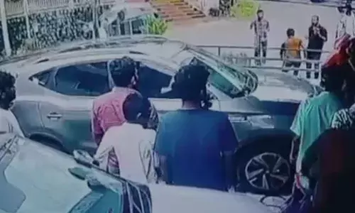 ചാര്‍ജിങ് സ്റ്റേഷനില്‍ നാലു വയസ്സുകാരന്‍ കാറിടിച്ച് മരിച്ച സംഭവം; അപകട കാരണം ഡ്രൈവര്‍ ബ്രേക്കിന് പകരം ആക്‌സിലറേറ്ററില്‍ ചവിട്ടിയതാകാമെന്ന് പോലിസ്