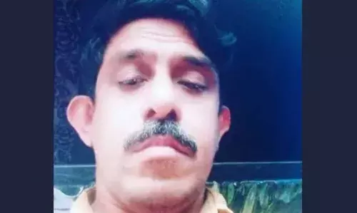 കുറുകെ ചാടിയ നായ വാഹനത്തിന്റെ മുന്‍ചക്രത്തിലിടിച്ചു; നിയന്ത്രണം വിട്ട ഓട്ടോറിക്ഷ മറിഞ്ഞ് ഡ്രൈവർക്ക് ദാരുണാന്ത്യം; യാത്രക്കാർ രക്ഷപ്പെട്ടത് അത്ഭുതകരമായി