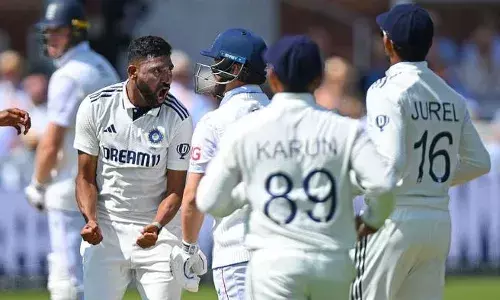 ബെന്‍ ഡക്കറ്റിനെ പുറത്താക്കിയ ആവേശത്തിൽ അലറി വിളിച്ചു, അടുത്തെത്തി ബാറ്സ്മാൻറെ തോളിൽ ഉരസ്സി; ഐസിസി പെരുമാറ്റച്ചട്ടം ലംഘിച്ചതിന് സിറാജിന് പിഴ; ഒപ്പം ഒരു ഡീമെറിറ്റ് പോയിന്റും