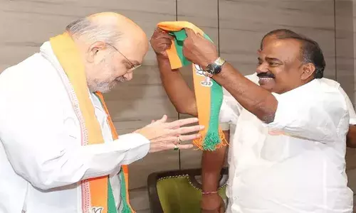 മുന്‍ എഐസിസി അംഗം എന്‍ കെ സുധീര്‍ ബിജെപിയില്‍; സുധീറിന്റെ ചാട്ടം പാര്‍ട്ടി വിരുദ്ധ പ്രവര്‍ത്തനം ആരോപിച്ച് പി വി അന്‍വര്‍ ടി എം സിയില്‍ നിന്ന് പുറത്താക്കിയതിന് പിന്നാലെ