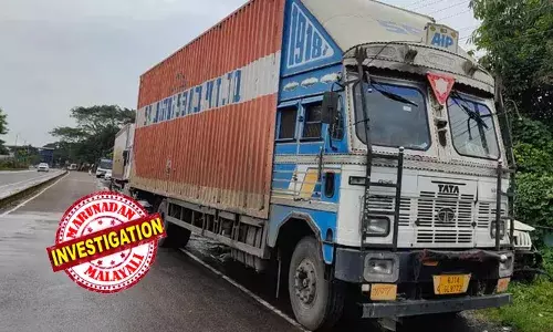 ഊട്ടിയില്‍ നിന്ന് കാര്‍ കവര്‍ന്ന് കടത്തിയെന്ന് സംശയ; നെട്ടൂരില്‍ നിന്നും കസ്റ്റഡിയിലെടുത്ത കണ്ടെയ്‌നര്‍ ലോറിയില്‍ ദുരൂഹത; രാജസ്ഥാന്‍ സ്വദേശികളായ രണ്ട് പേര്‍ പിടിയില്‍;  സ്റ്റേഷനിലെ ശുചിമുറിയുടെ ജനലിളക്കി രക്ഷപ്പെട്ട പ്രതിക്കായി തിരച്ചില്‍;  തൃശൂരിലെ എടിഎം കവര്‍ച്ച സംഘവുമായി ബന്ധമുണ്ടോയെന്ന് പരിശോധിക്കും