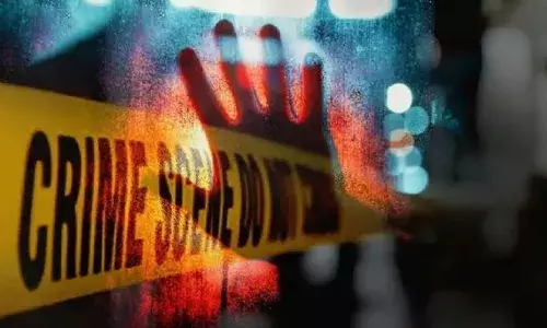 ഭർത്താവുമായി പിരിഞ്ഞു; താമസം കാമുകനൊപ്പം; തർക്കത്തിനിടെ അഞ്ചുവയസുകാരിയായ മകളെ കഴുത്തു ഞെരിച്ച് കൊന്നു; പിന്നാലെ ഭർത്താവിനെ കുടുക്കാൻ ശ്രമം; യുവതി പിടിയിൽ