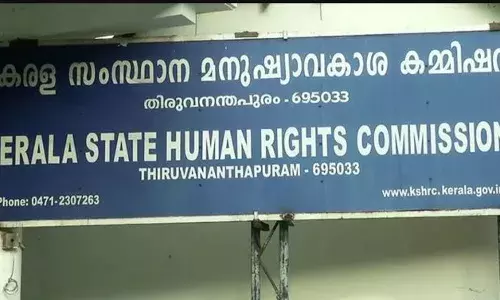 കാഞ്ഞിരപ്പള്ളിയിൽ സ്വകാര്യ ബസിൽ നിന്നും വിദ്യാർഥിനി തെറിച്ച് വീണ സംഭവം; വീഴുന്നത് കണ്ടിട്ടും ഡ്രൈവർ ബസ് നിർത്തിയില്ല; കേസെടുത്ത് മനുഷ്യാവകാശ കമ്മീഷൻ