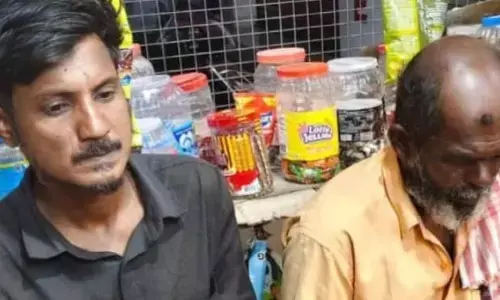 അന്യസംസ്ഥാനത്ത് നിന്നും കഞ്ചാവ് കടത്തി; ഇടപാടുകാരെ കാത്തുനില്‍ക്കെ പോലീസിന്റെ പിടിയിൽ; പിടിച്ചെടുത്തത് ഒരു ലക്ഷം രൂപയോളം വില വരുന്ന കഞ്ചാവ്