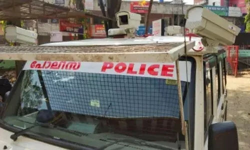 ഭര്‍ത്താവിന്റെ ആക്രമത്തില്‍ ഭാര്യയുടെ വലതുകാല്‍ തകര്‍ന്ന് എല്ലുകള്‍ മുറിഞ്ഞ നിലയില്‍; ആക്രമത്തിന് ശേഷം മുറിയില്‍ പൂട്ടിയിട്ട് ഭര്‍ത്താവ് ഓടി രക്ഷപ്പെട്ടു; രക്ഷിച്ച് ആശുപത്രിയില്‍ എത്തിച്ചത് പോലീസ്; പ്രതിയെ പിടികൂടി