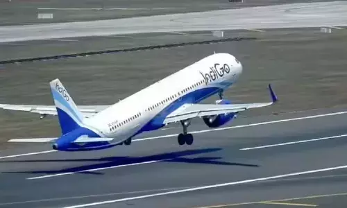 റണ്‍വേയില്‍ നിന്ന് തെന്നി മാറി; ലാന്‍ഡിംഗ് പൂര്‍ത്തിയാക്കാന്‍ കഴിയാതെ പറന്നുയര്‍ന്നു; പട്‌നയില്‍ വിമാനം അപകടത്തില്‍ നിന്ന് രക്ഷപ്പെട്ടത് തലനാരിഴയ്ക്ക്