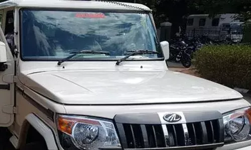 മദ്യക്കുപ്പികളുമായി വിദ്യാര്‍ഥികള്‍ സ്‌കൂളില്‍; ചോദ്യം ചെയ്ത അധ്യാപകന്റെ തലയ്ക്കടിച്ച് പരിക്കേല്‍പ്പിച്ചു