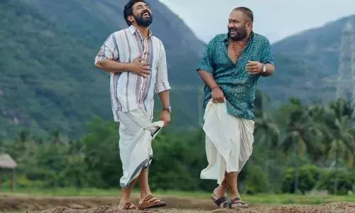 സർവ്വം മായ തന്നെ! അല്ലേ അളിയാ..; നിവിൻ-അജു കൂട്ടുകെട്ടിലെ പത്താം ചിത്രം; മനസ്സ് നിറച്ച് സർവ്വം മായയുടെ സെക്കൻഡ് ലുക്ക് പോസ്റ്റർ